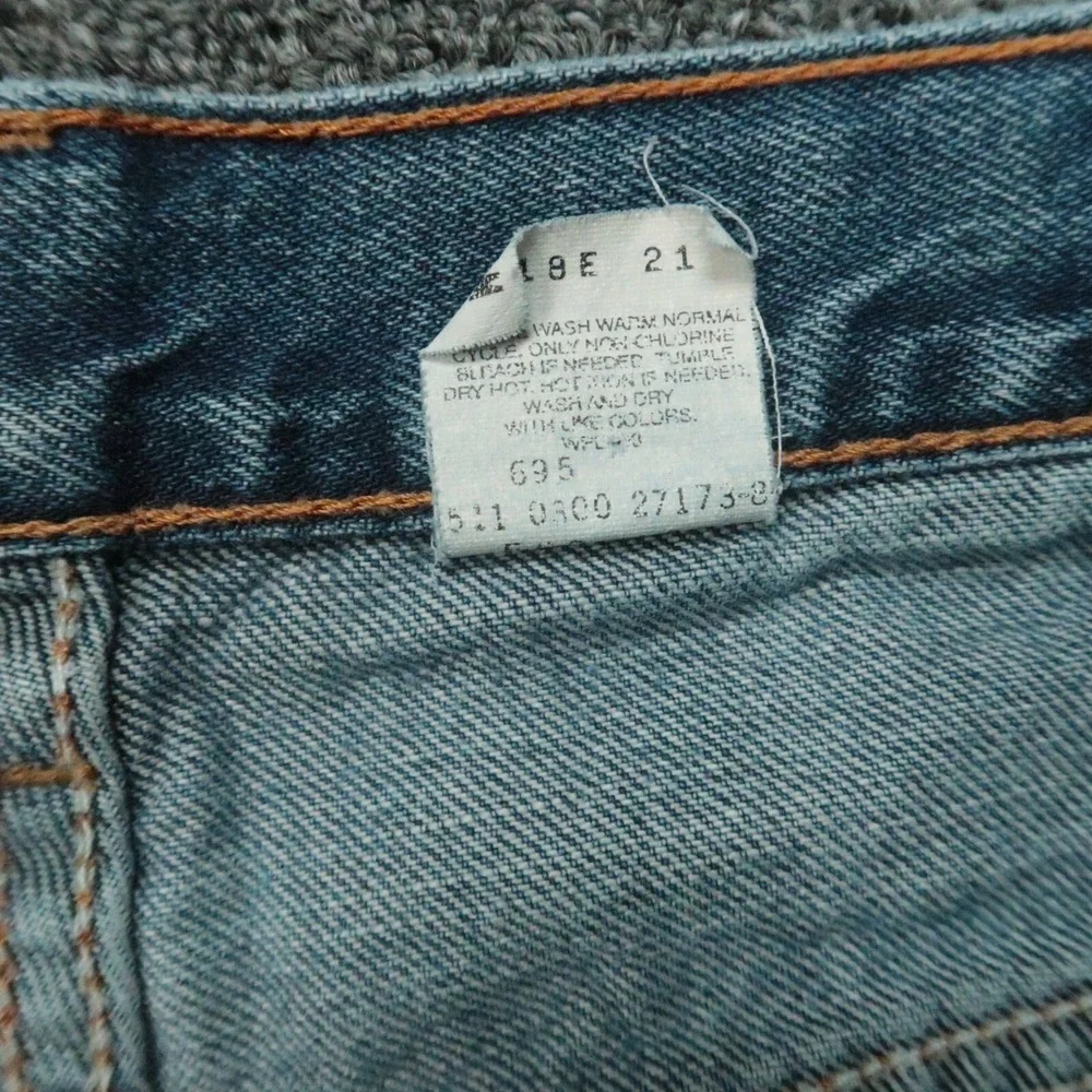 VINTAGE Levis Jeans Mens 34x34 Blue 560 Loose Fit Tapered Leg USA Y2K